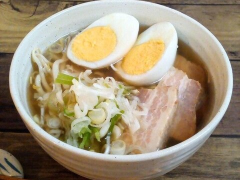 自家製チャーシューともやしの醬油ラーメン